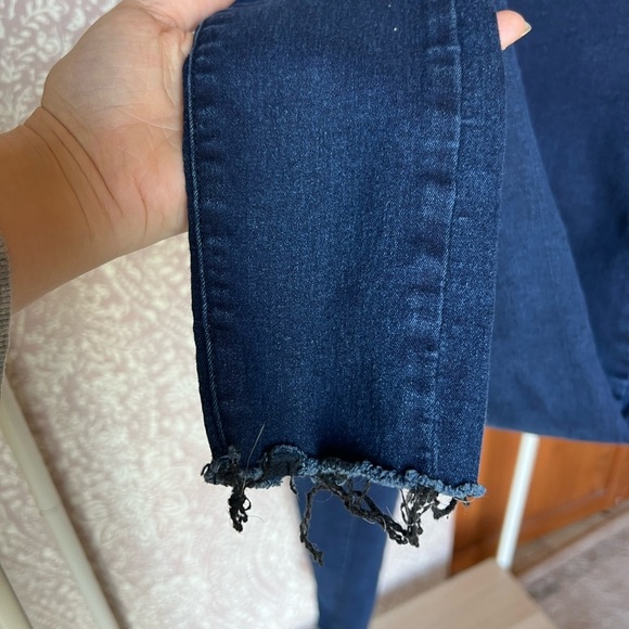 Free People Denim Jeggings in Medium Wash with Distressed Ankle No Button - Picture 3 of 6